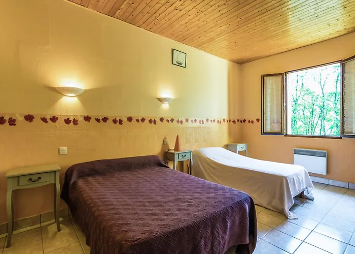 Quiet With Shared Pool Semesterbostad