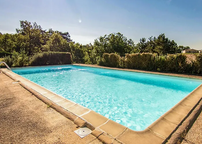 Quiet With Shared Pool Semesterbostad Salignac Eyvigues