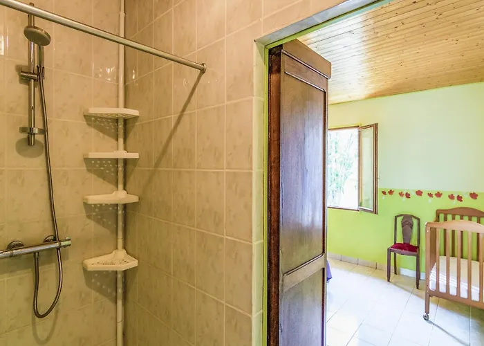 Semesterbostad Quiet With Shared Pool Salignac Eyvigues