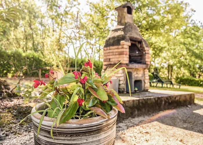 Quiet With Shared Pool Salignac Eyvigues