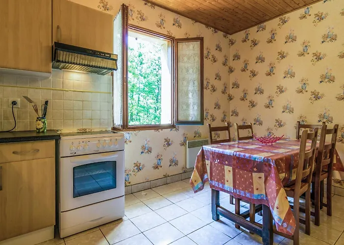 Quiet With Shared Pool Holiday home *