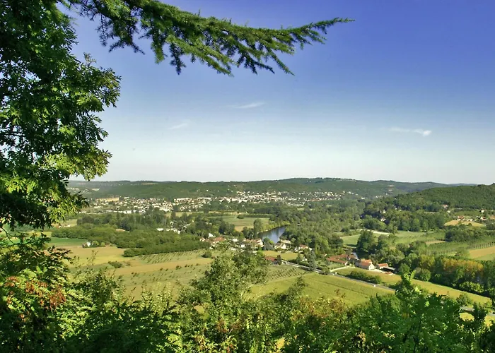 Quiet With Shared Pool Semesterbostad