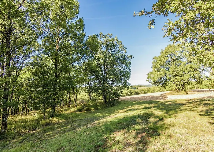 Quiet With Shared Pool Holiday home *