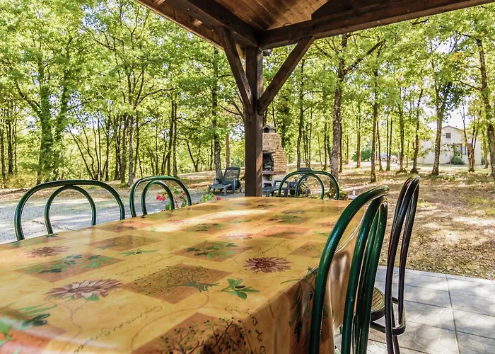 Holiday home Quiet With Shared Pool Salignac Eyvigues